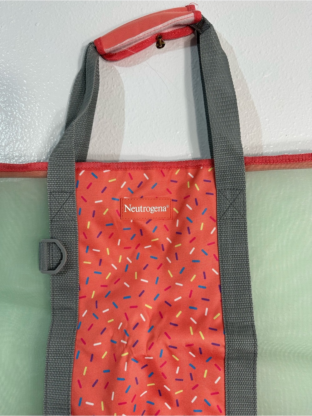 Neutrogena Coral Mesh Tote with Green Trim and Gray Straps - Picture 3 of 3